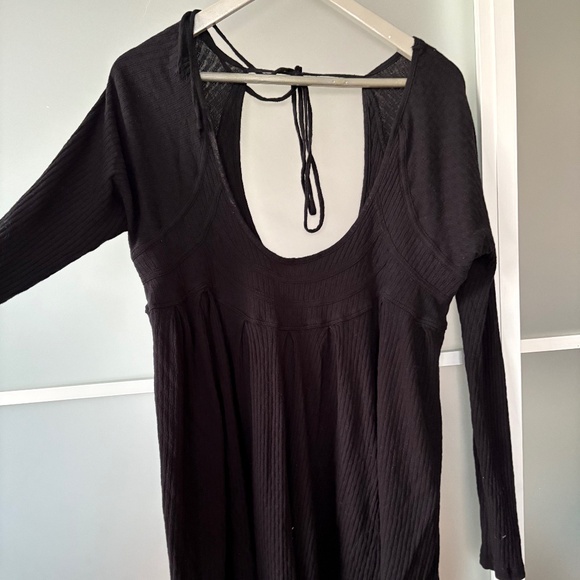 Free People black long-sleeved scoop-neck top with back tie Size M - Picture 6 of 6